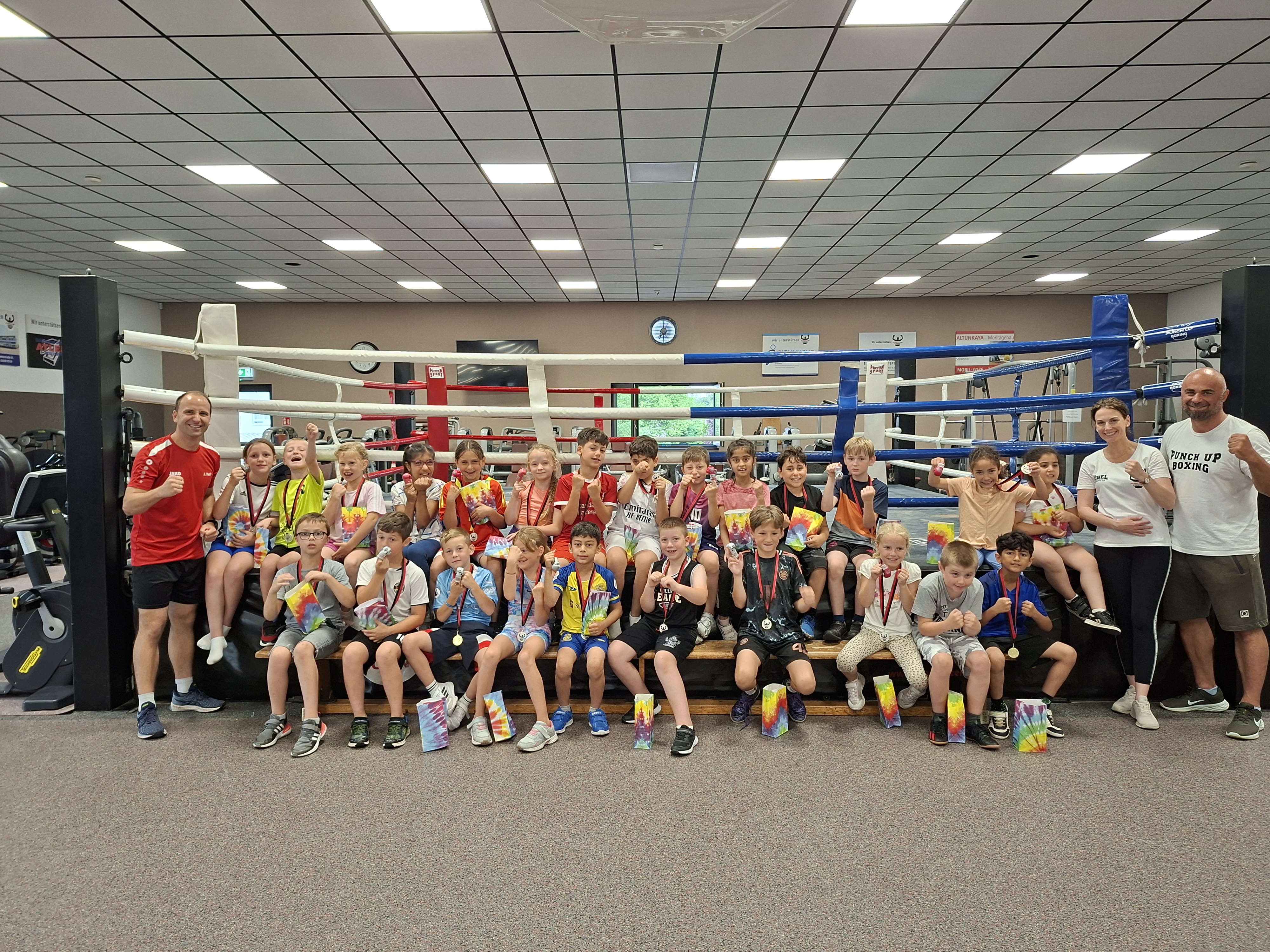 Die Klasse 2a beim Boxtag